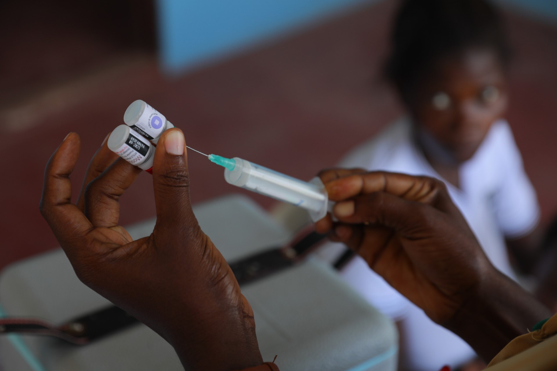 Malaria, nel 2024 salvati un milione di bambini grazie a zanzariere e vaccini. Il Report Oms