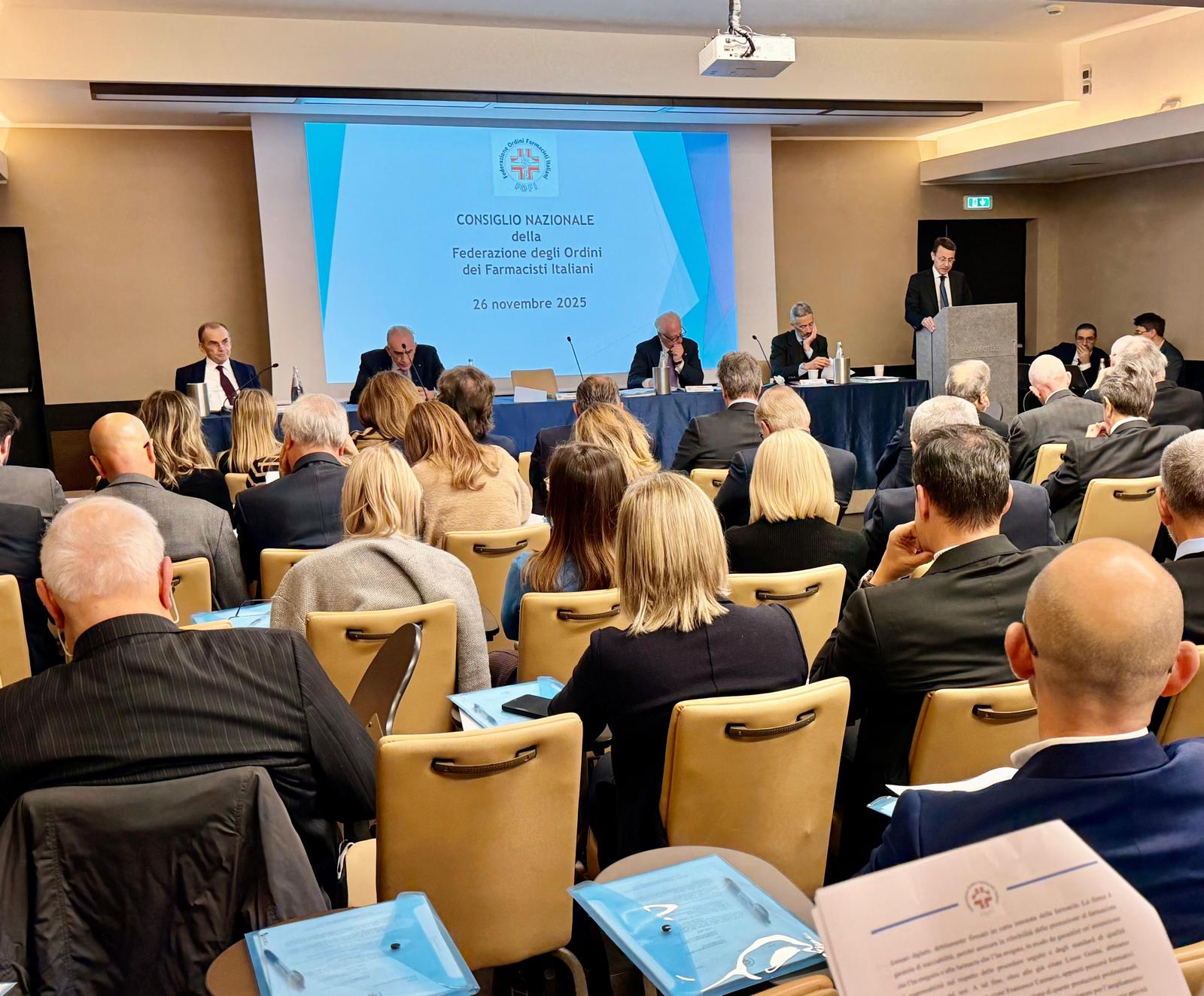 Mandelli: “La farmacia è già il primo presidio di salute. Ora regole chiare, investimenti e una riforma che riconosca il ruolo del farmacista”. L’intervento al Consiglio nazionale della Fofi