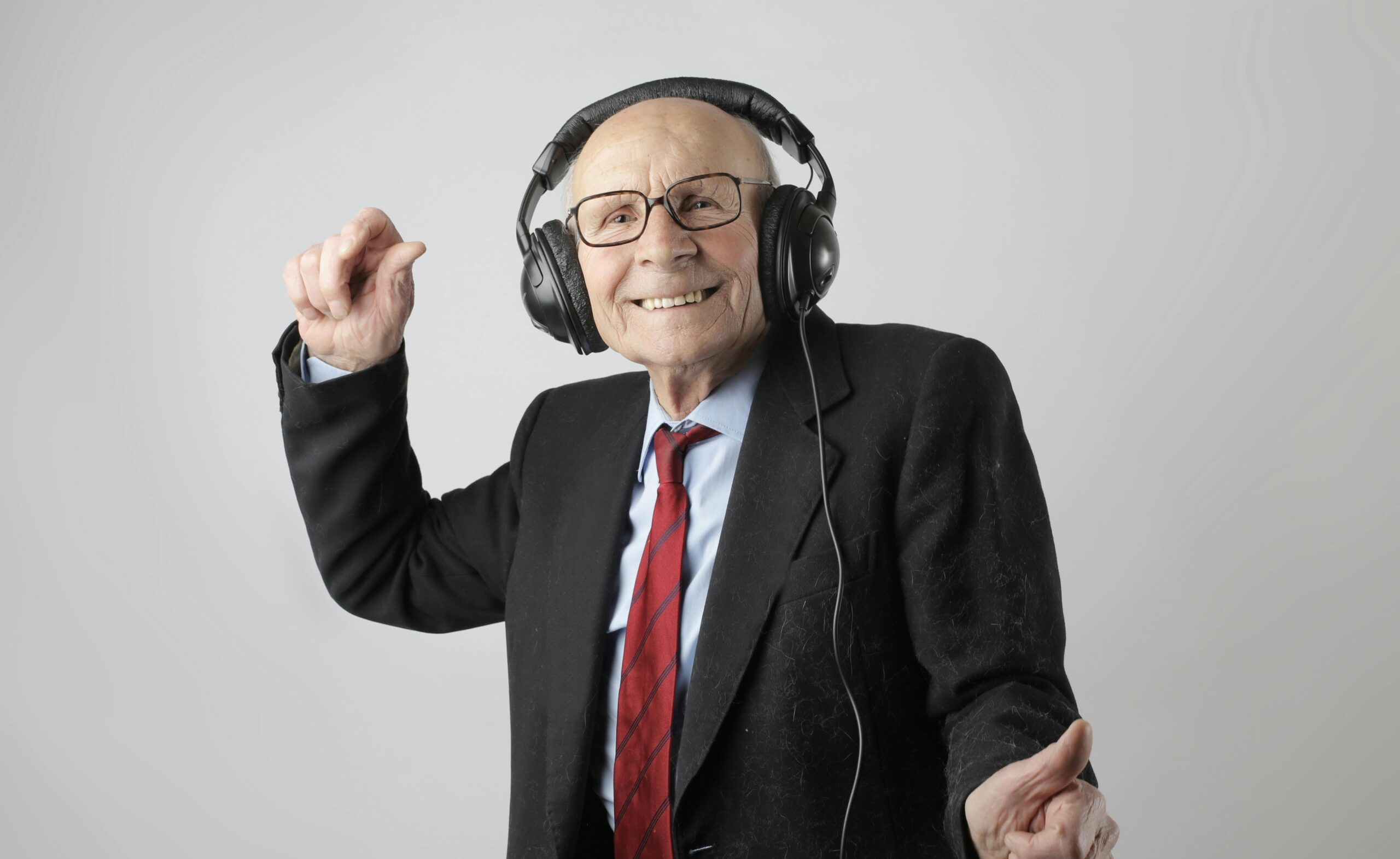 La musica come alleata del cervello: ascoltarla ogni giorno riduce del 39% il rischio di demenza