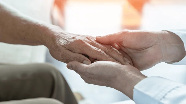 Italia da record per longevità, ma l’assistenza agli anziani è in affanno