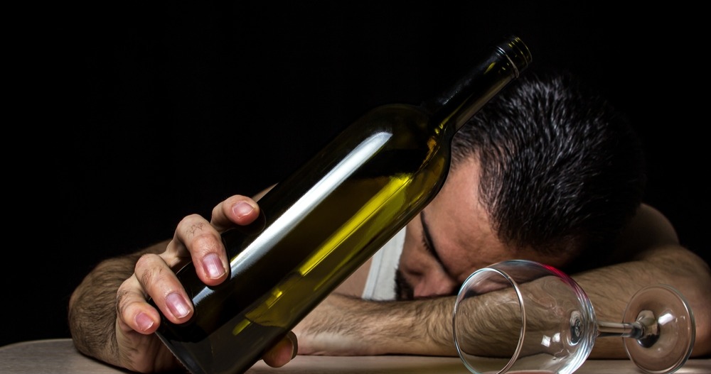 Alcol. Consumo a rischio per 8 mln di italiani, restano criticità per giovani, donne e anziani. La Relazione 2024 del Ministero della Salute al Parlamento