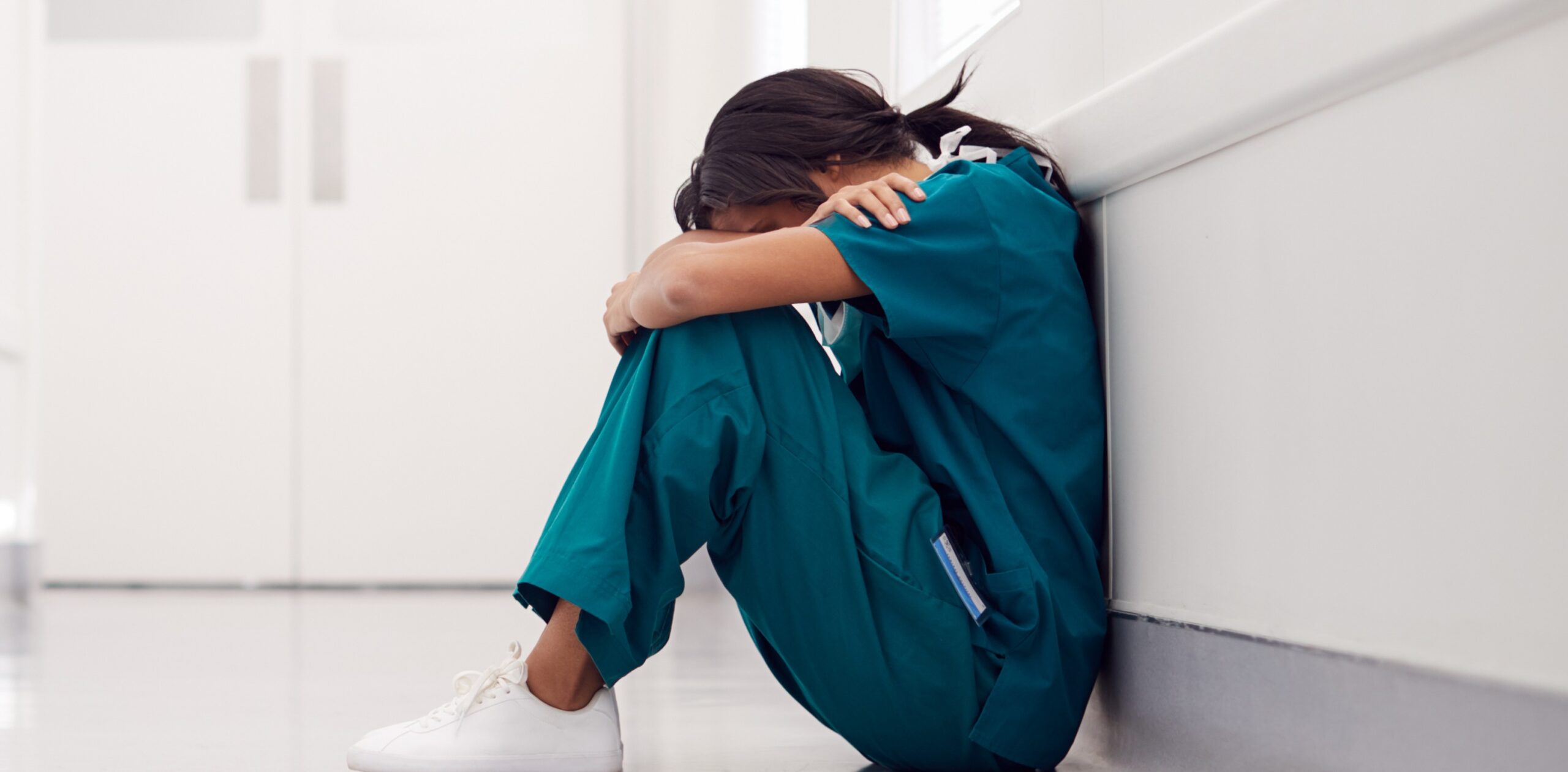 Infermieri. La loro carenza è una “bomba a orologeria”. Oms: in Europa ne mancheranno 1 milione nel 2030. Ecco come invertire la rotta