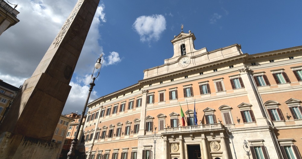 Milleproroghe. Stop alle incompatibilità per gli infermieri fino al 2029. Slitta avvio farmacia dei servizi e nuove norme su accreditamento. Le proposte di maggioranza