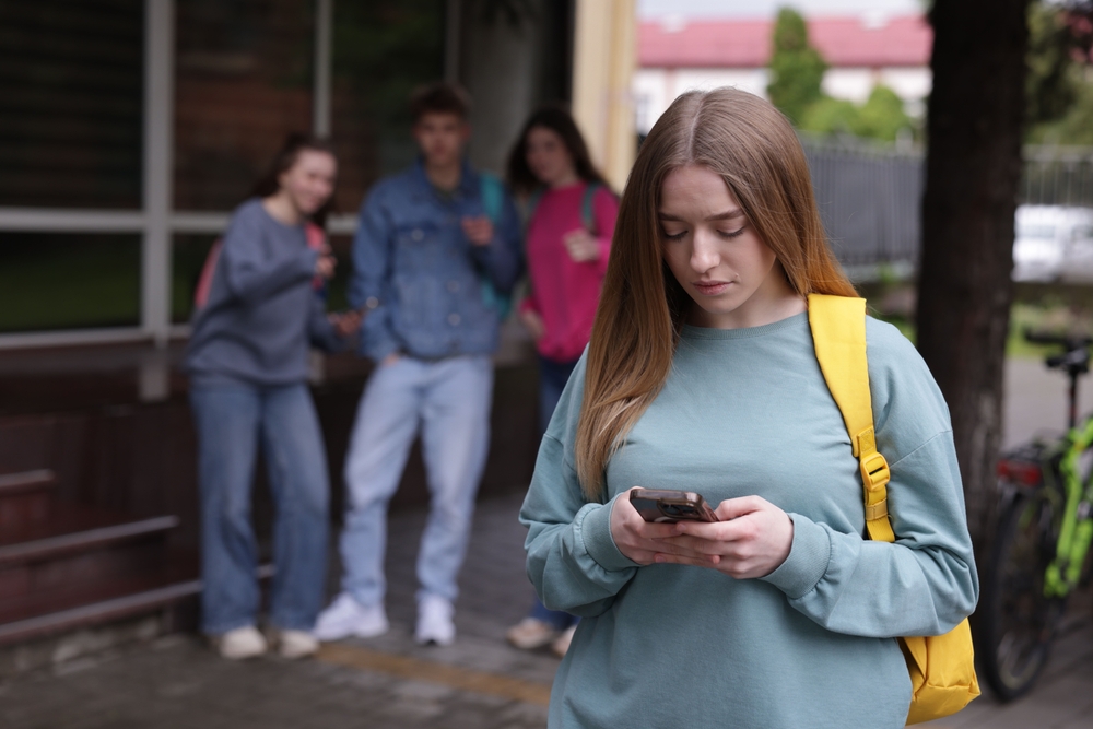 Violenza digitale tra i giovani: un milione di studenti vittime del cyberbullismo