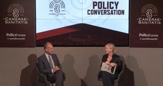 Camerae Sanitatis. Intervista a Gian Antonio Girelli (Pd): “Sanità ancora troppo vista come spesa. Serve più coraggio su prevenzione e medicina di prossimità”