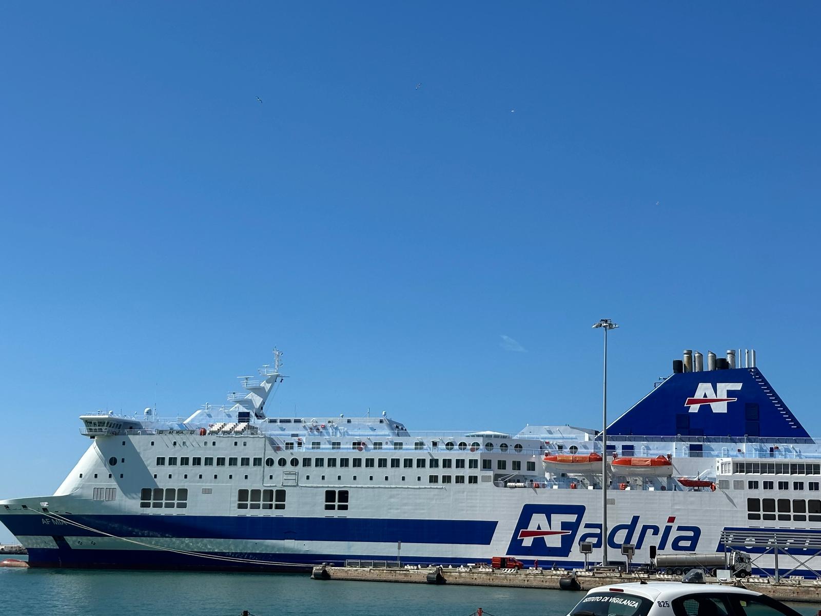 Uomo colpito da infarto sulla “Nave della Salute”, salvato dal personale a bordo