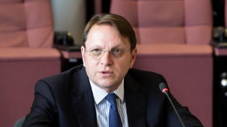 Il Commissario Ue Várhelyi in Italia per discutere di sanità pubblica, sicurezza alimentare e competitività dei produttori dell’UE