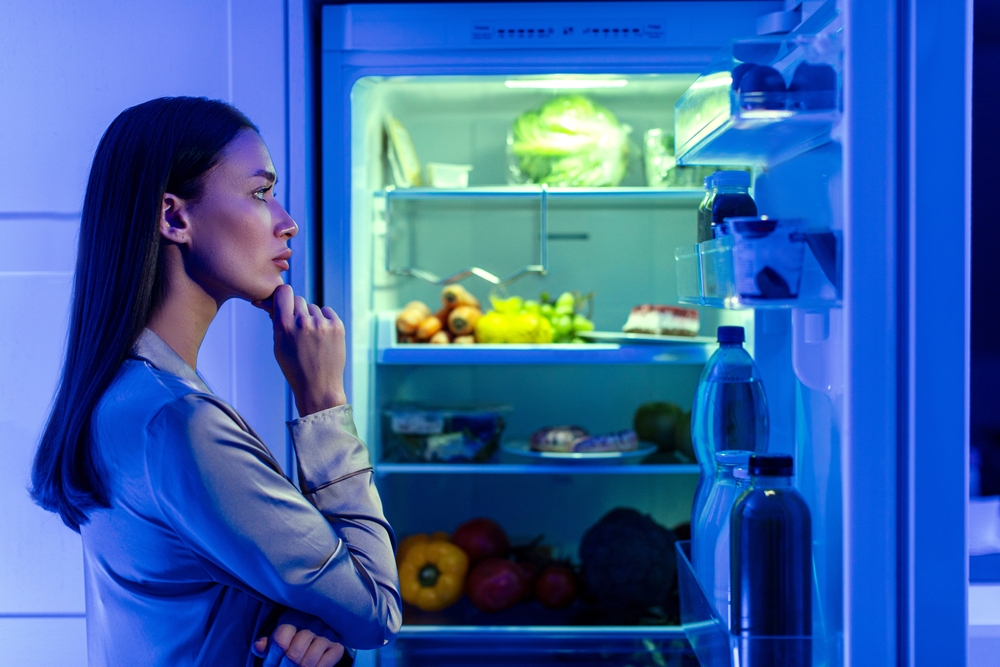 Spuntini notturni e stress: l’intestino paga fino a 2,5 volte di più